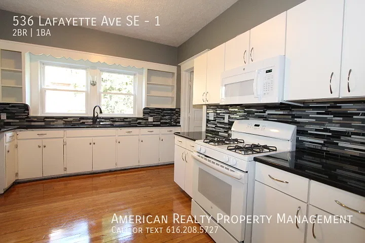 536 Lafayette Ave SE — Photo 2