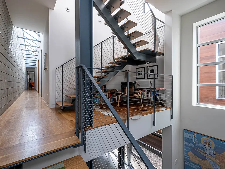 546 Broadway St — Photo 16