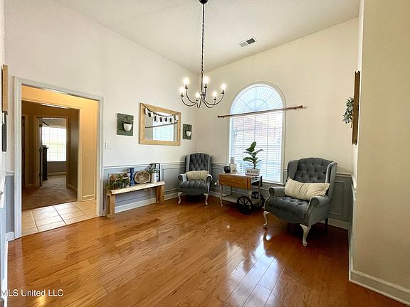 3rd image of 7300 Thomas Dr