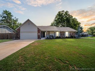 8621 Doewood Cir, Broken Arrow, OK 74011