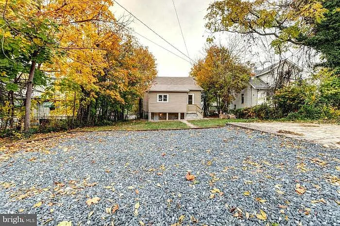 2305 Hamilton Ave — Photo 12