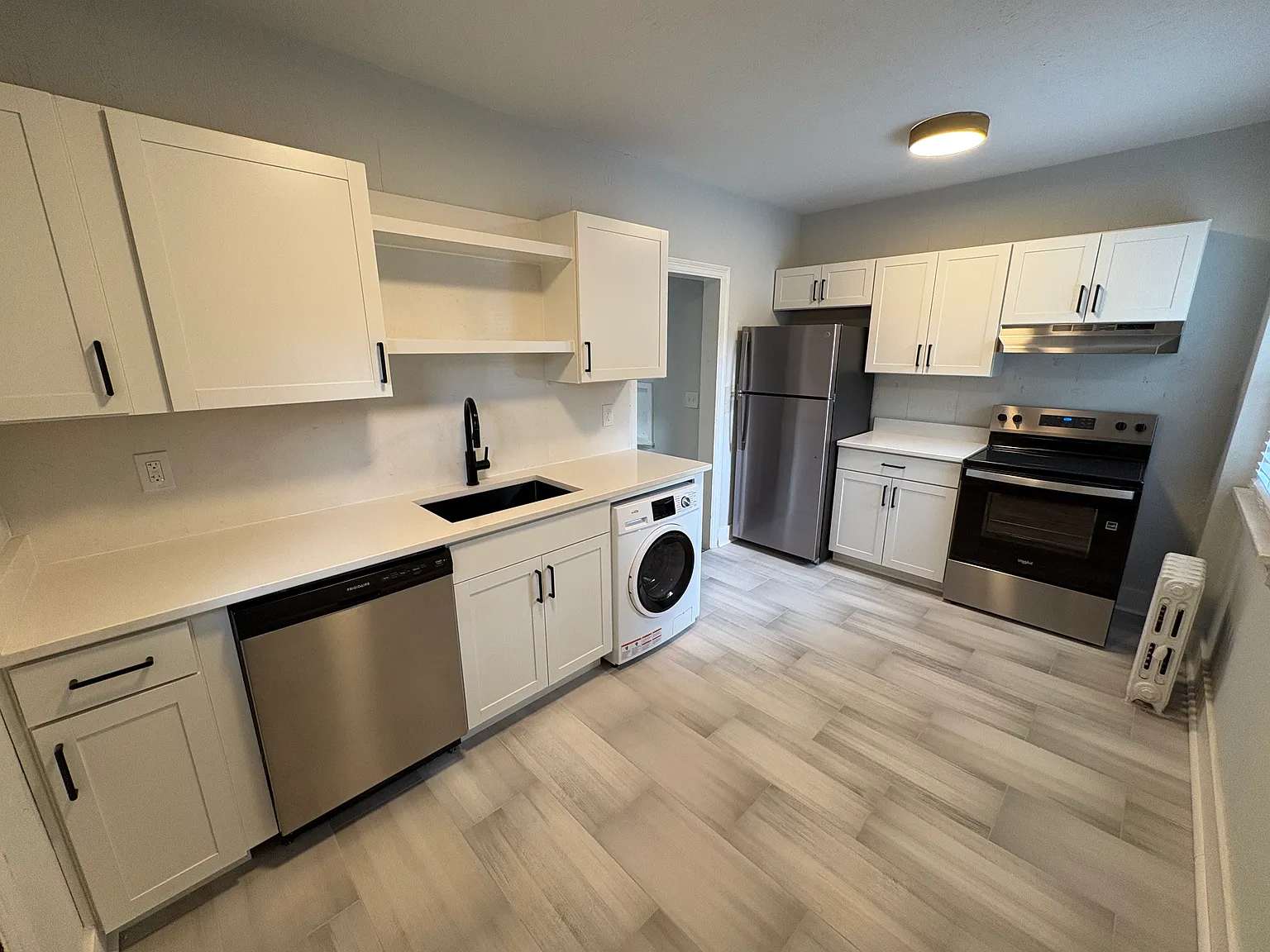 1 bed, 900 sqft, $1,295 — Photo 3
