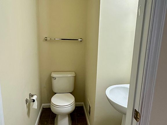 5th image of 2242 Blue Spruce Dr