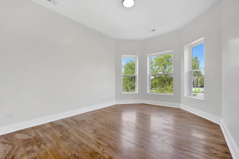 3 bed, 1.5 bath, 1100 sqft, $2,125 — Photo 3