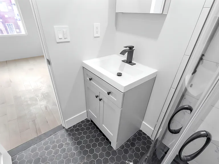 680 Hart St #2 — Photo 11
