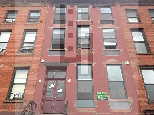 Rented by Loom Group | media 33