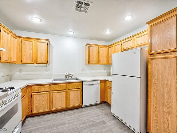 5th image of 4059 Halfmoon Bay Dr