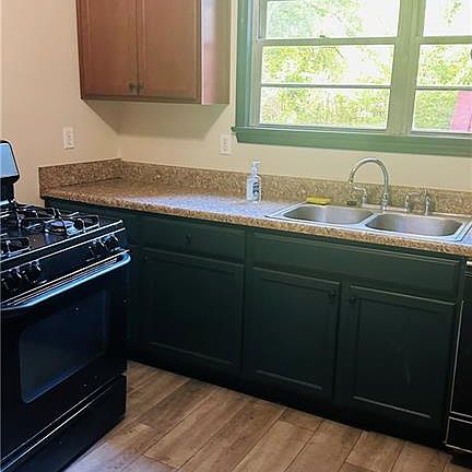 3rd image of 1454 Columbia Dr