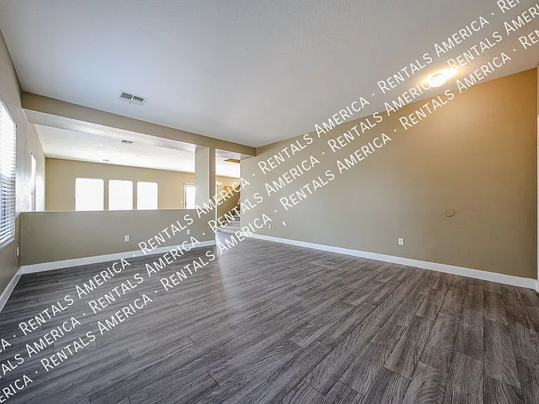 1356 E Clifton Ave — Photo 5