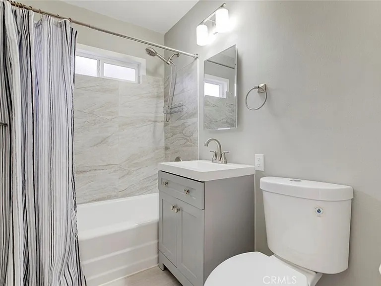 10935 Nassau Ave — Photo 21