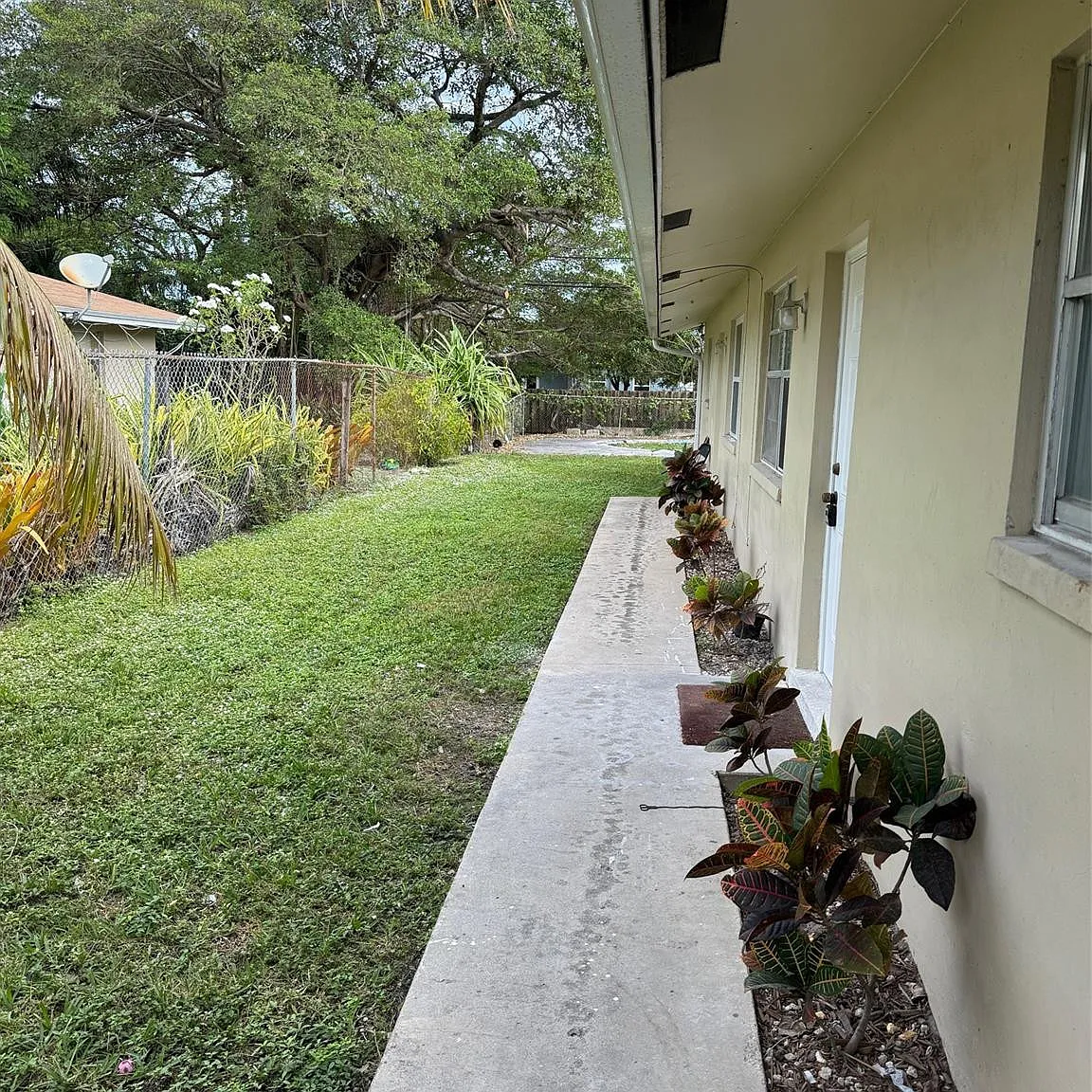 2 bed, 1.0 bath, 1820 sqft, $1,950 — Photo 1