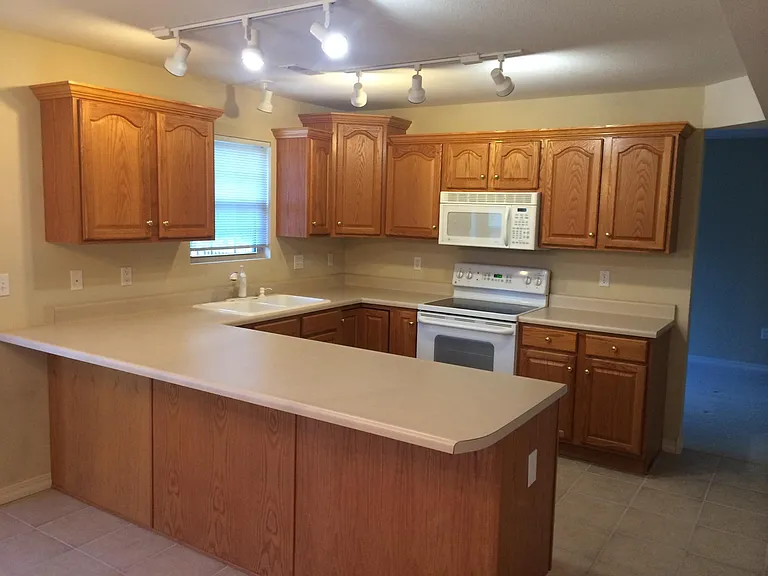 2302 Windstone Dr — Photo 2