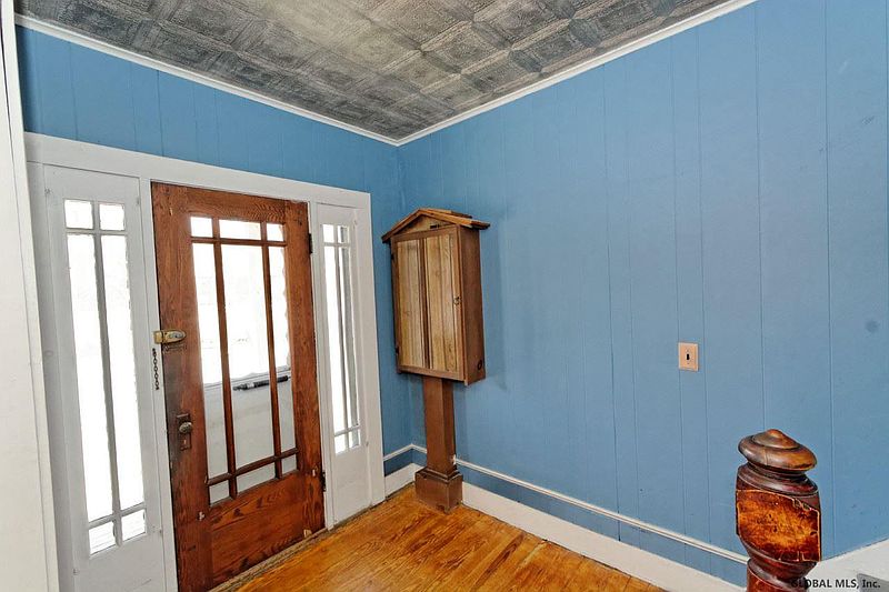 3rd image of 16 FENWICK Street