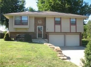 13539 Pioneer Rd, Bonner Springs, KS 66012