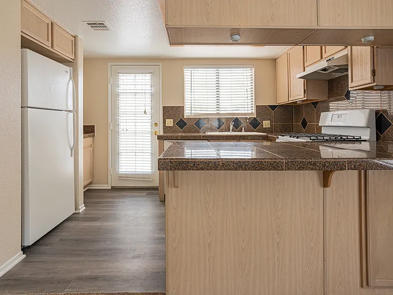 450 Tava Ln — Photo 9