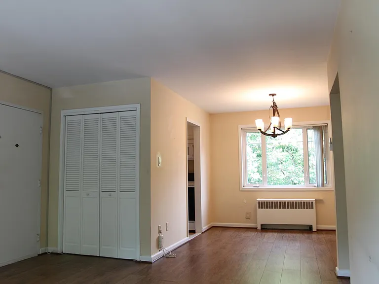 10417 Montrose Ave #202 — Photo 4
