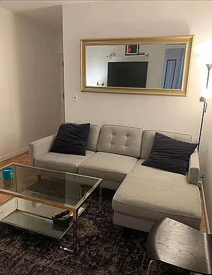 Rented by M.Grossman R.E. Management | media 1