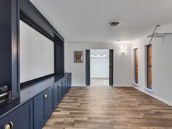 2nd image of 5675 Sylmar Rd