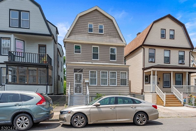 1st image of 529 Norwood St
