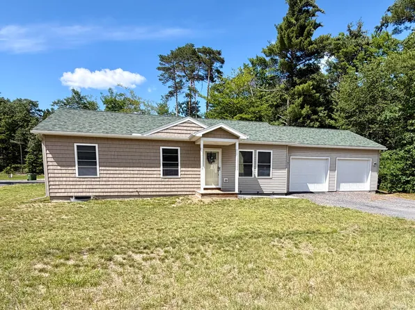 106 Hill St, Keeseville, NY 12944