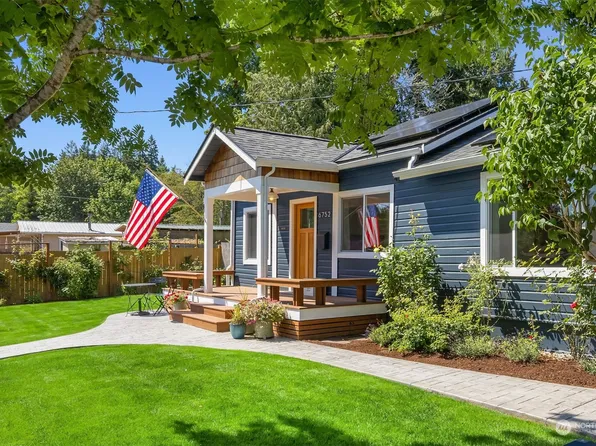 6752 NE Center Street, Suquamish, WA 98392