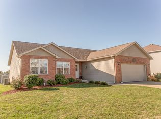 1182 Larkspur Dr, Mascoutah, IL