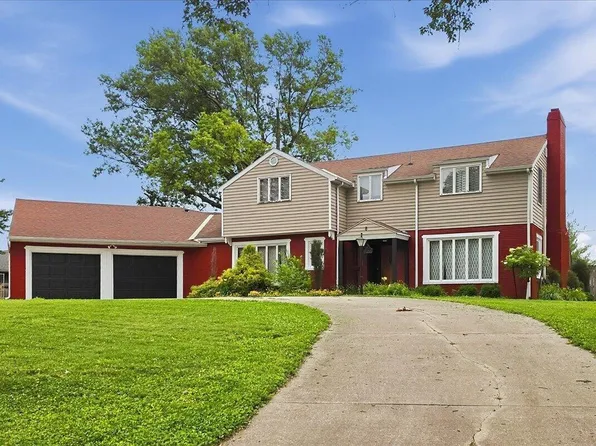 8 Mayridge Dr, Shenandoah, IA 51601