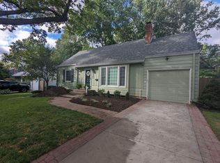 4221 Oxford Rd, Prairie Village, KS 66208