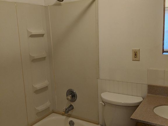 4th image of 819 S River St Unit B