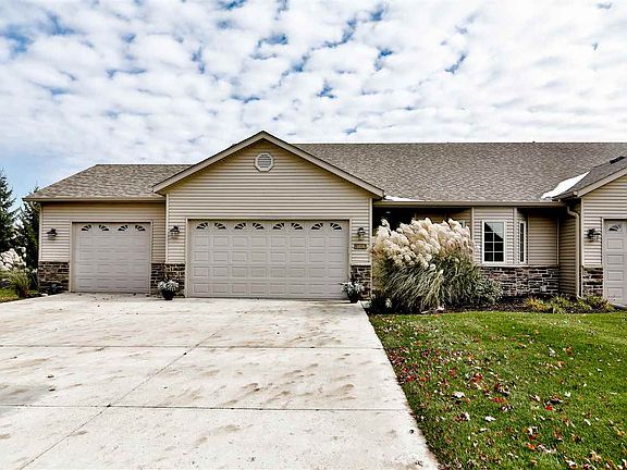 2nd image of 1404 Brady Ln