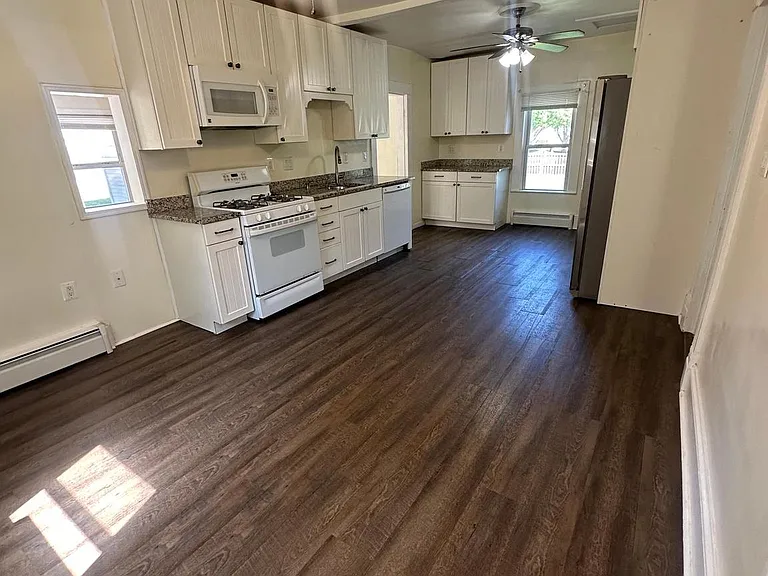6501 Glenbard Ct — Photo 7