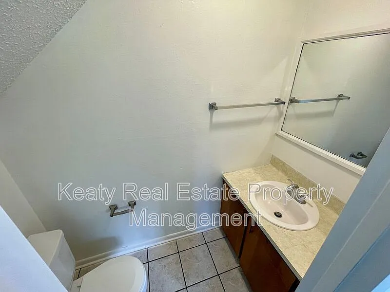 2 bed, 1.5 bath, 1000 sqft, $800 — Photo 3