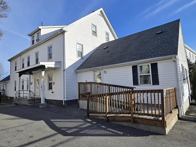 160 Elm St #B — Photo 11