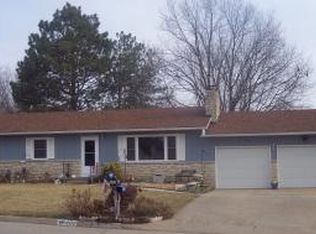 402 Parkview Dr, Wamego, KS 66547