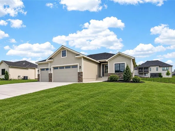 2605 NE Crestview St, Blue Springs, MO 64029