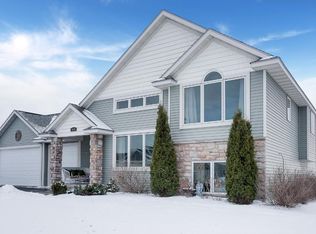 1210 Oakey Ct, Osceola, WI 54020