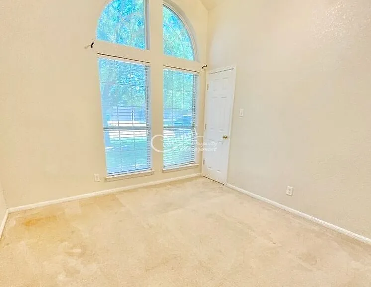 2032 Stonehenge Dr — Photo 10