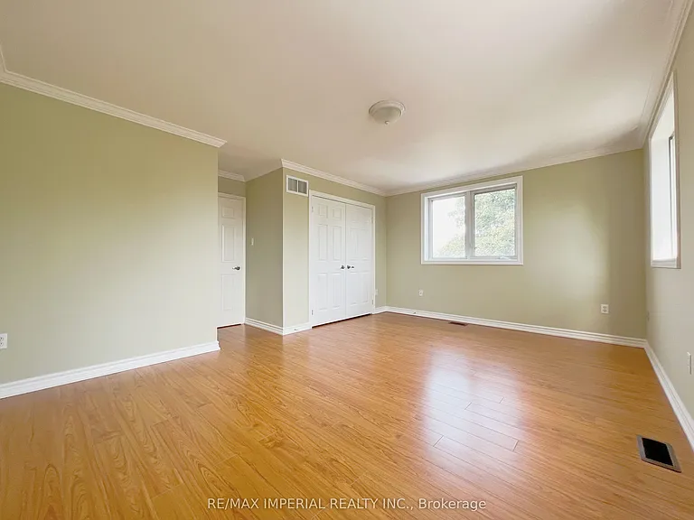 621A The Queensway — Photo 17