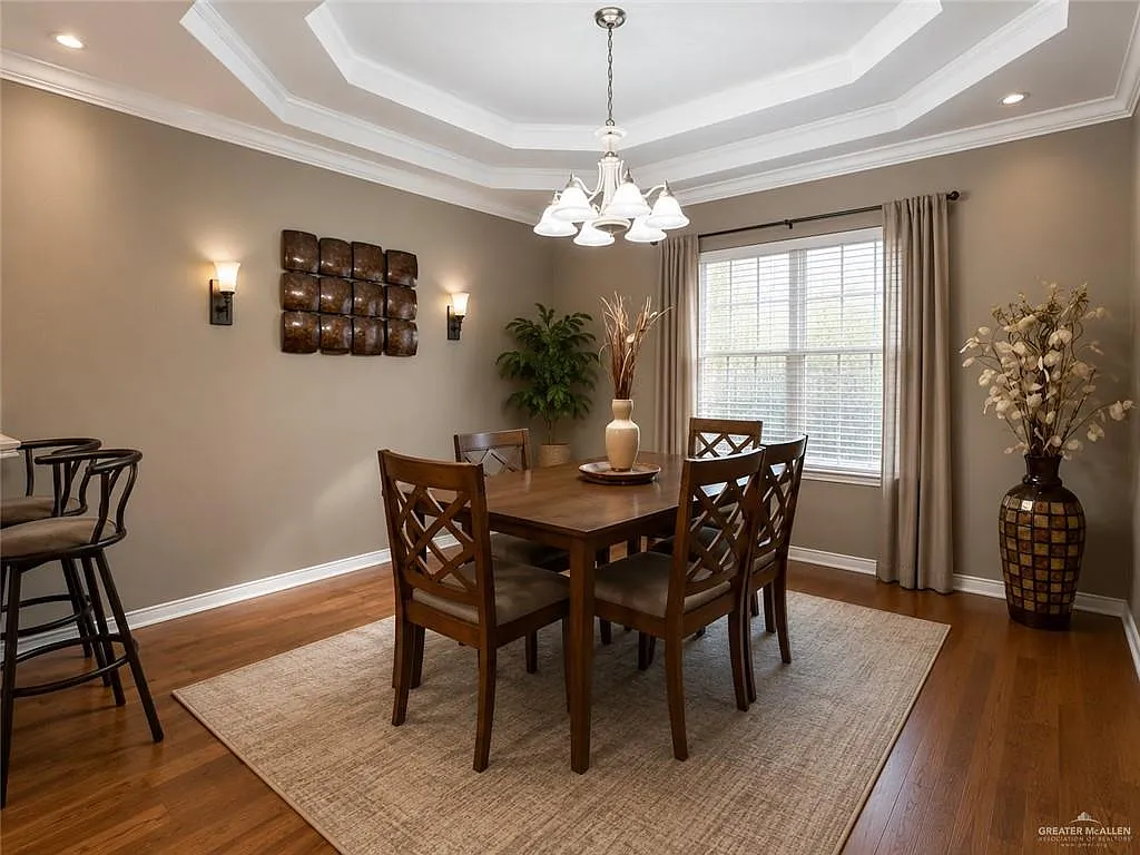 3 bed, 2.0 bath, 1305 sqft, $1,900 — Photo 4