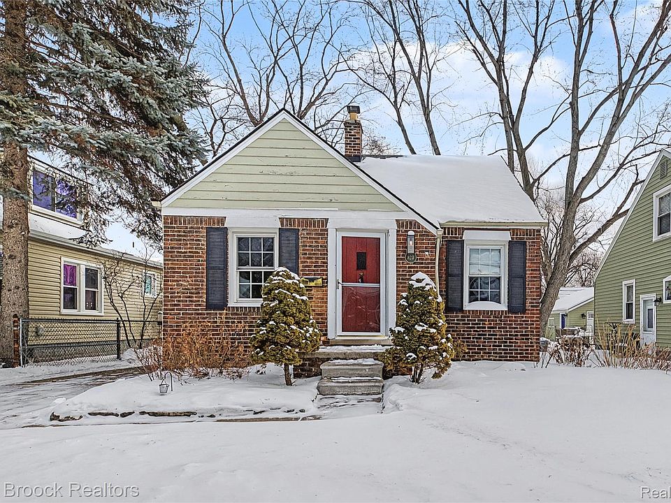 1st image of 823 McLean Ave
