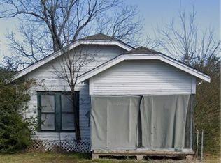 906 Rice St, Hempstead, TX 77445