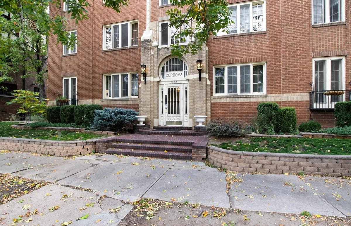 Building Photo - 1050 N Washington St #302