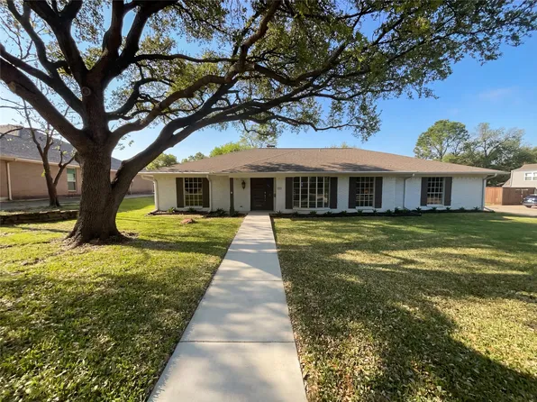 2800 N Surrey Dr, Carrollton, TX 75006