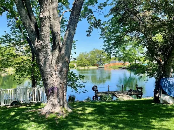 36 Acorn Lake Dr, Shiloh, IL 62221