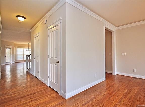 2nd image of 335 Vintage Hill Ln