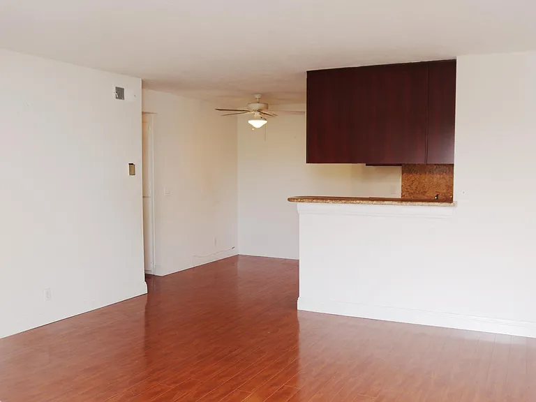 2411 Prospect Ave — Photo 3