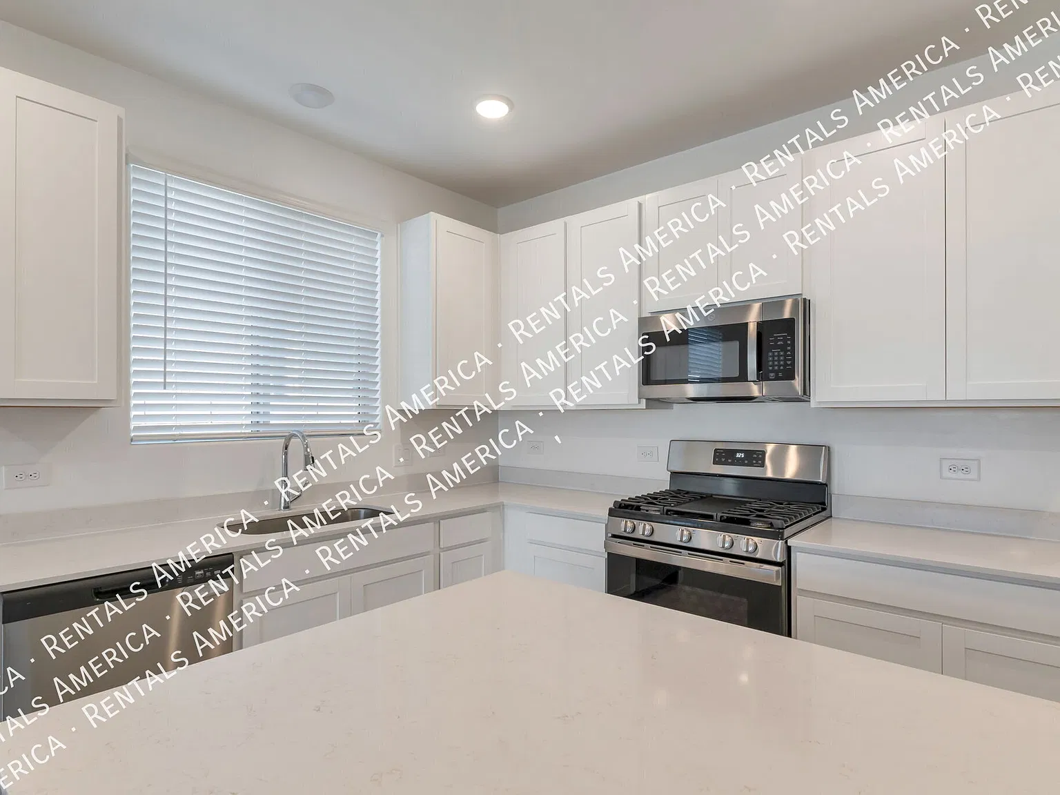 4 bed, 1720 sqft, $2,100 — Photo 3