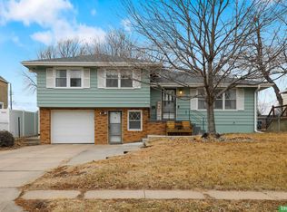 3064 S 43rd St, Omaha, NE 68105