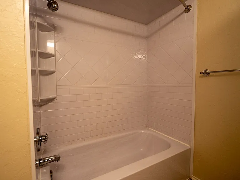 932 NW 9th St — Photo 17