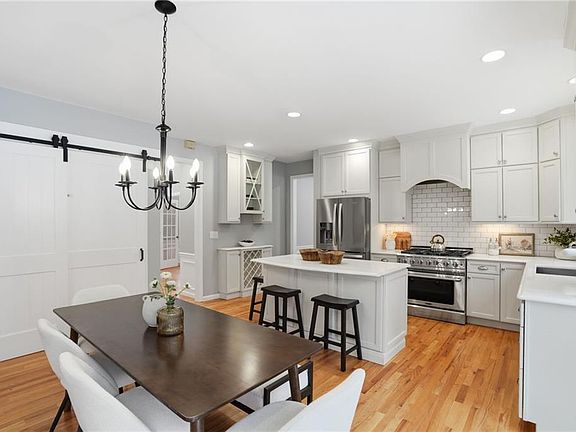 3rd image of 442 Sleepy Hollow Farm Rd